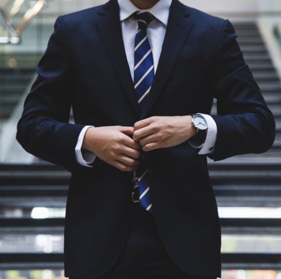 autoriteit uitstralen met kleding